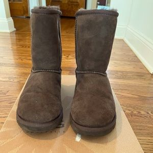 Girls brown Uggs - excellent condition